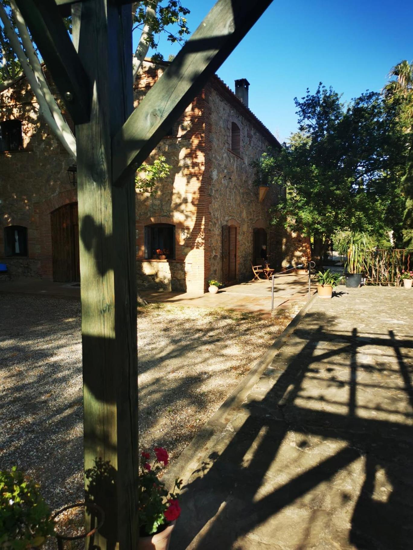 Le Mas Petit Thuir Exterior foto